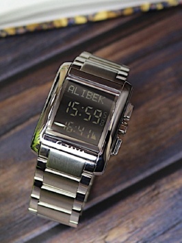 Часы Zama Watch, с функцией написания имени и напоминанием о времени намаза