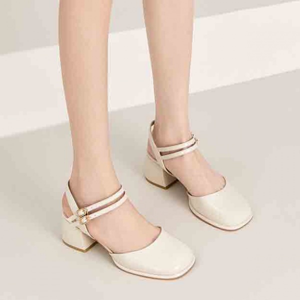 Uzun oyoqli gozal onalar porno video