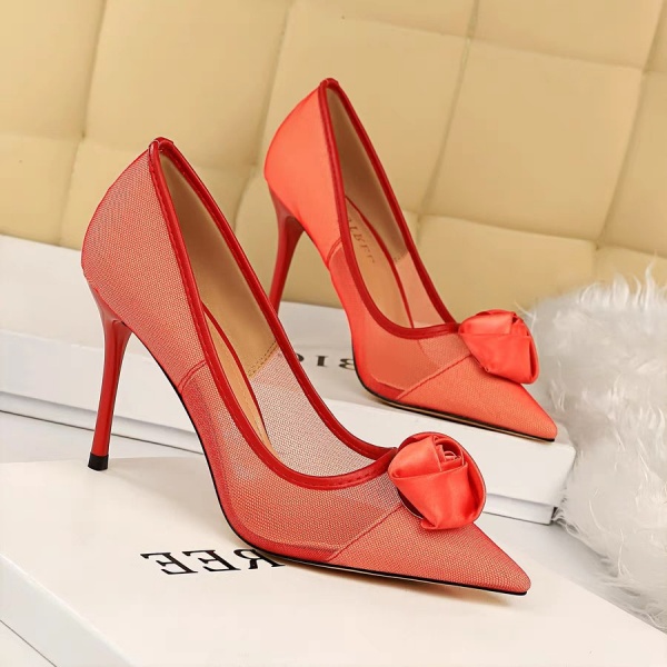 Yalangoch mashhurlar Yuliya Vysotskaya