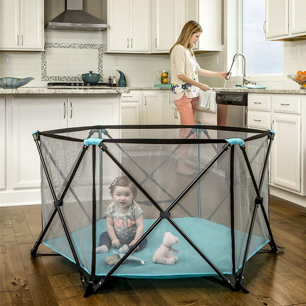 Манеж Regalo My Portable Play Yard Indoor and Outdoor