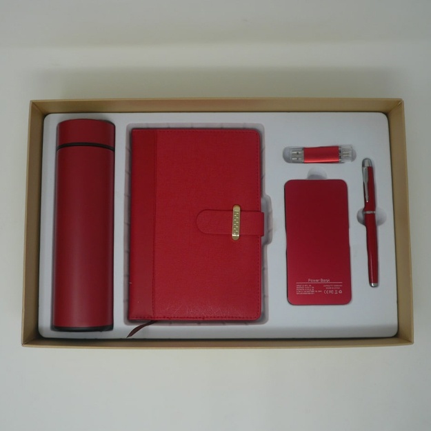Подарочный набор: блакнот, термоз, ручка, адаптер, powerbank Красный