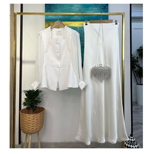Kostyum bilan yubka (2421) 36 evro (bizning 42)