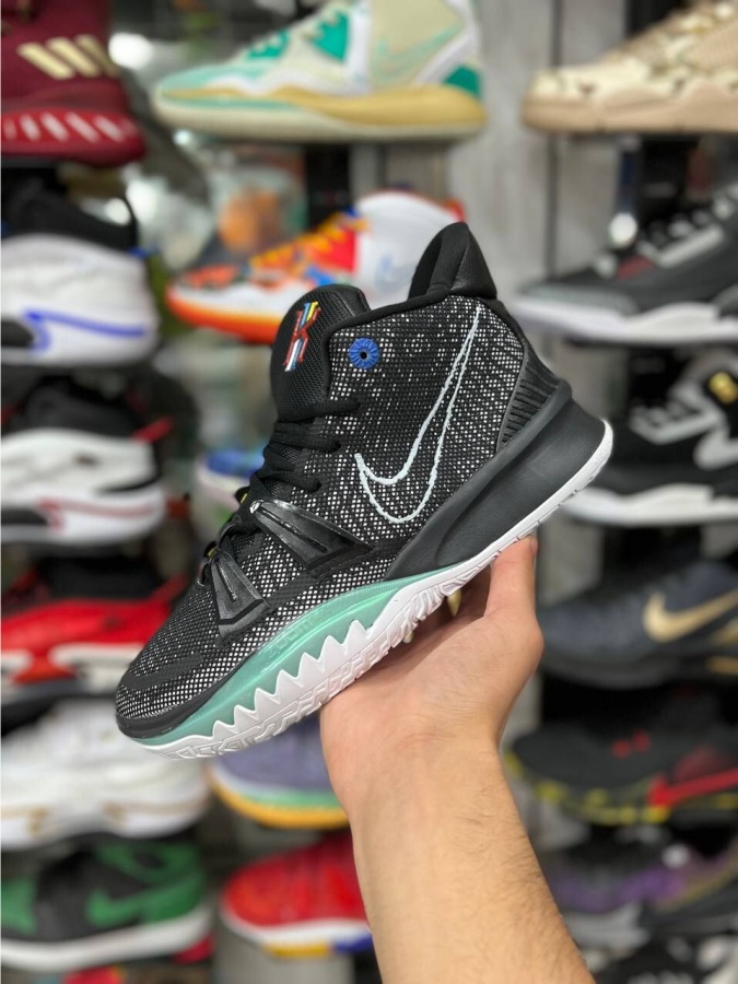 Erkaklar uchun krossovka Nike Kyrie 659d8 42