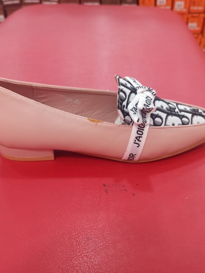 Ayollar kvartiralari 38 DIOR 61