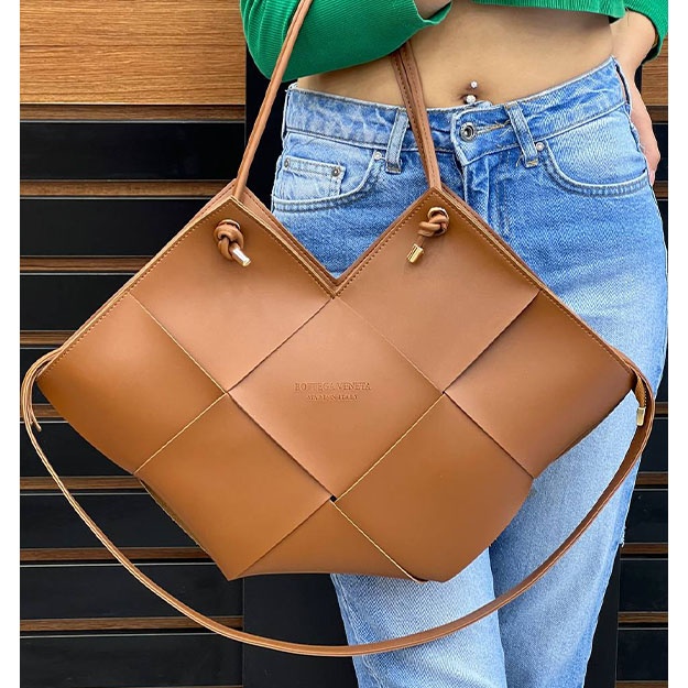 Ayollar Sumkasi BOTTEGA VENETA NEW MODEL ART OL56734 jigarrang
