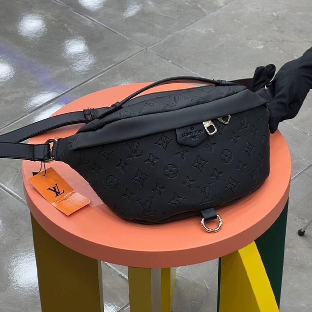 Ayollar Sumkasi Louis Vuitton APT OL1621 Qora