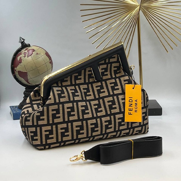 Ayollar Sumkasi Fendi APT OL2219 chyorno-bejeviy