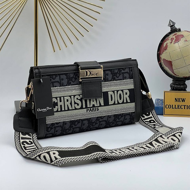 Ayollar Sumkasi Christian Dior APT OL2204 chyorno-seriy