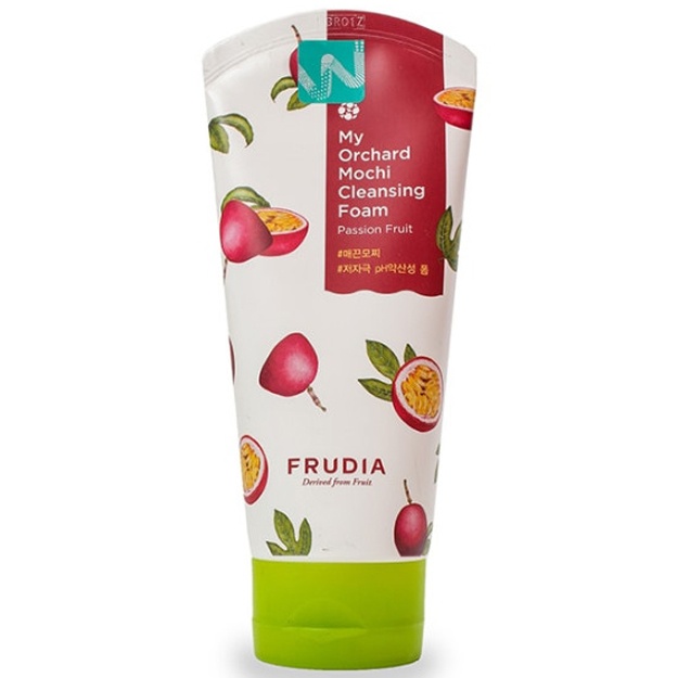Увлажняющая пенка для умывания с ароматом маракуйи Frudia My Orchard Mochi Cleansing Foam Passion Fruit, 120гр