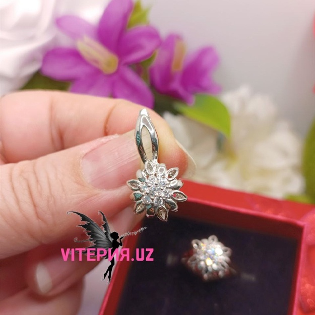 Rodiy bilan qoplangan chiroyli kumush gullar to‘plami 925 proba ART 1028