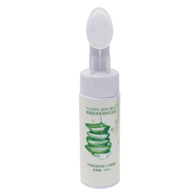 Aloe tozalovchi ko‘pikli yuz yuvish vositasi massaj cho‘tkasi bilan