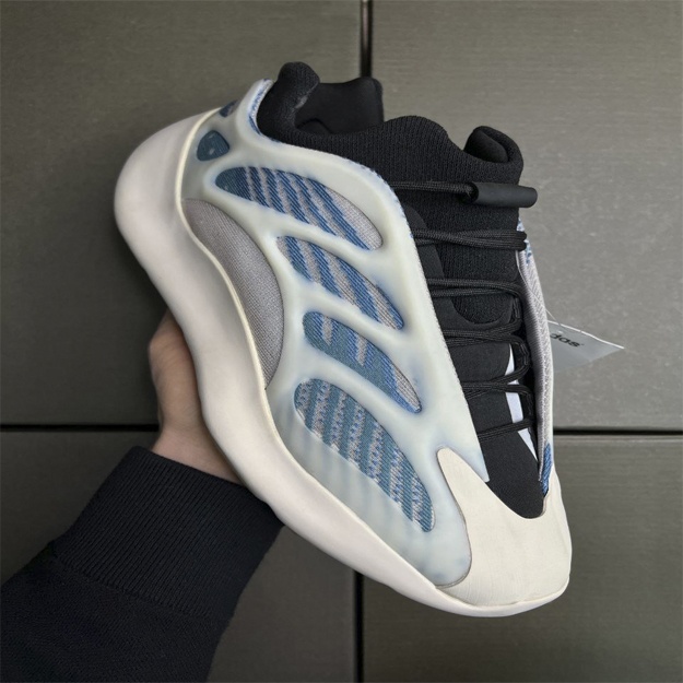 Мужские Кроссовки Adidas Yeezy 700 v3 (Люкс) ART 2127 43 молочный-голубой