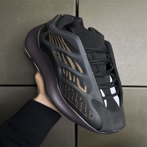 Erkaklar Krossovkalari Adidas Yeezy 700 v3 (Lyuks) ART 2127 42 cherniy