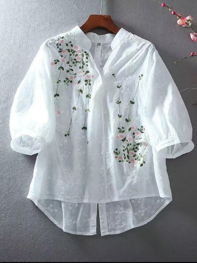 Ayollar uchun kashta va naqshli oq ko‘fta ART 965545 3XL