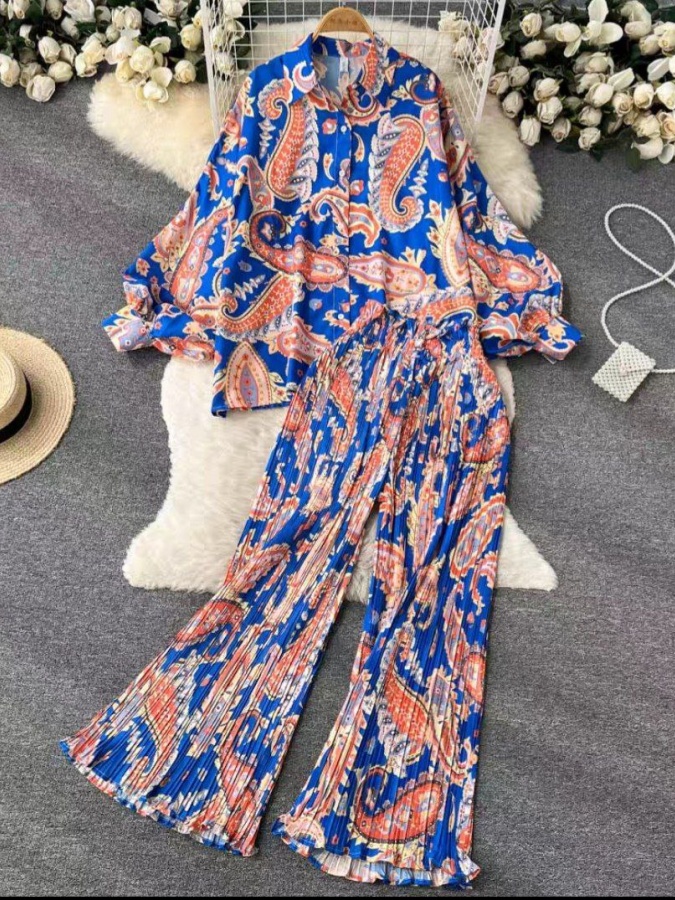 Turli ranglardagi ayollar kostyumlari ART 69854525 Moviy