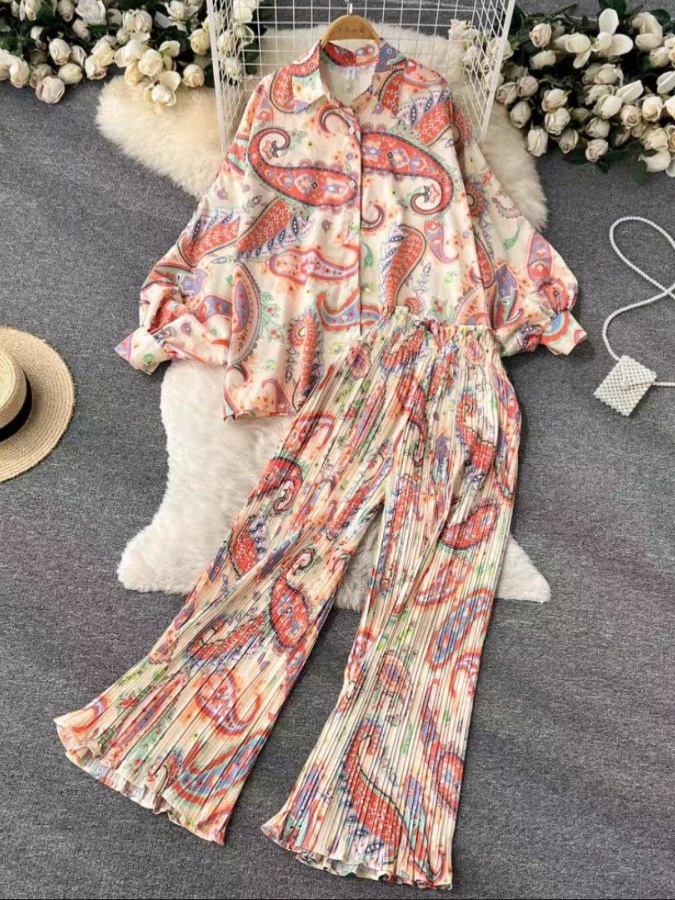 Turli ranglardagi ayollar kostyumlari ART 69854525 qaymoq rang