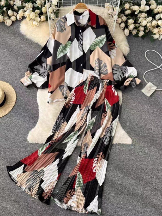 Turli ranglardagi ayollar kostyumlari ART 69854525 qora-oq