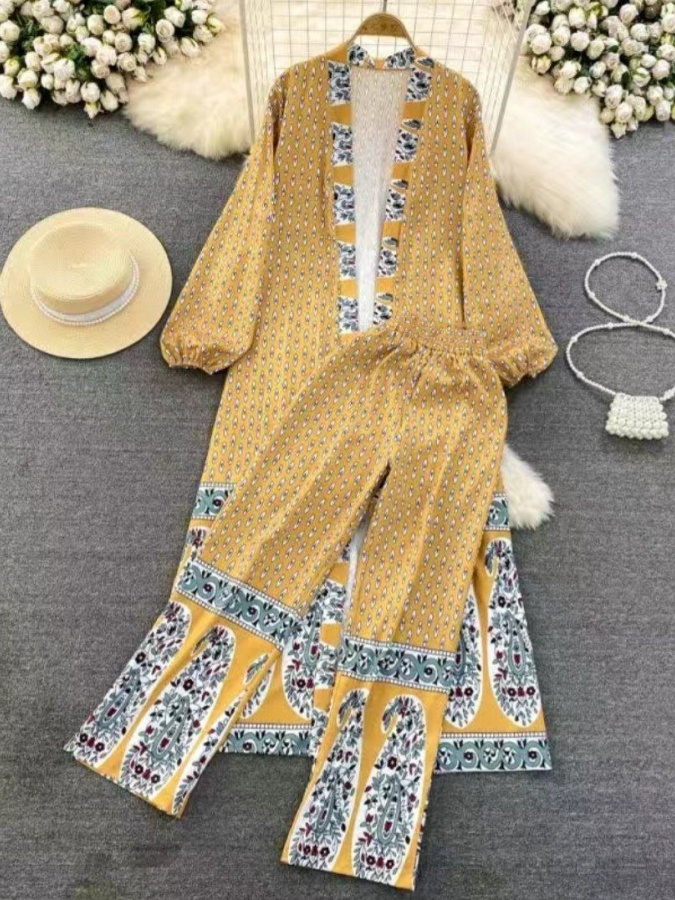 Uzun libosli ayollar kostyumi ART 458693 sariq
