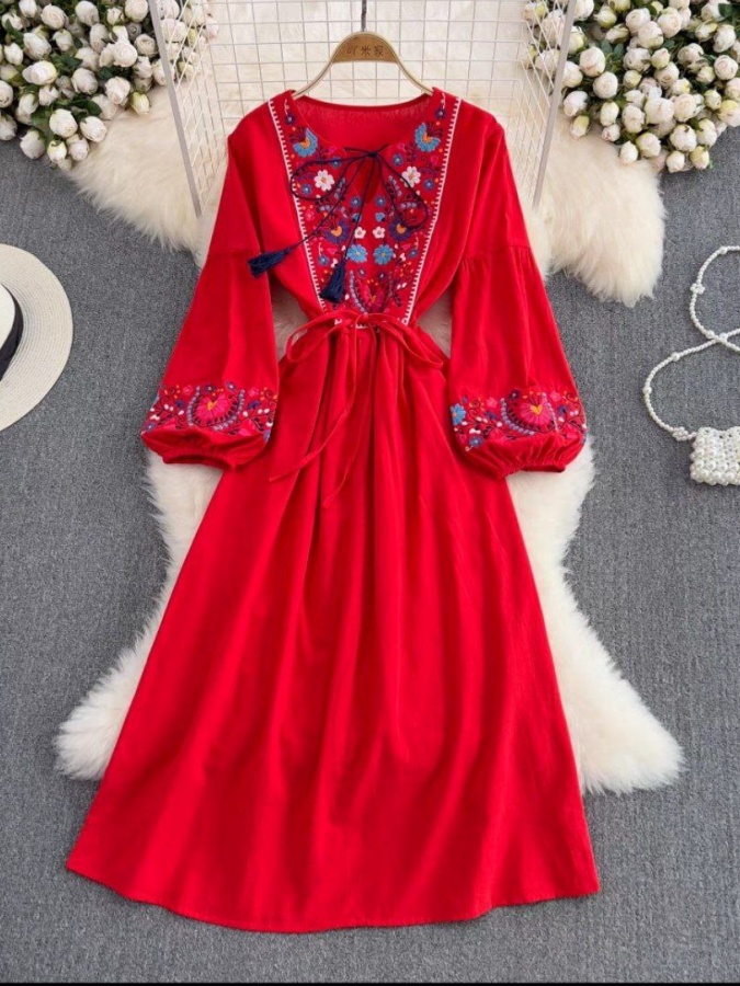 Rang barang naqishli ayollar ko‘ylagi ART 8526524 Qizil