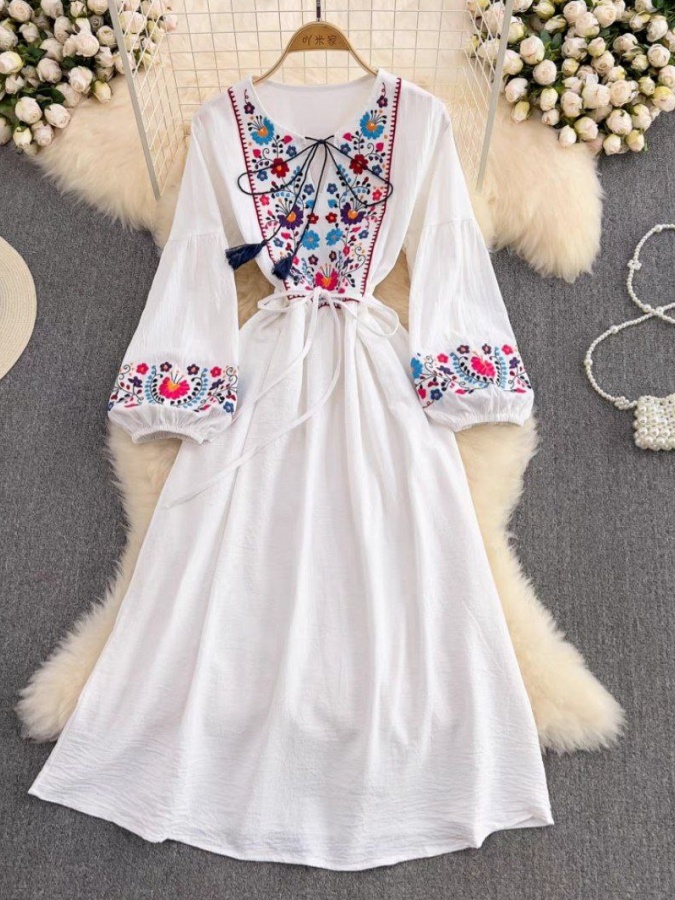 Rang barang naqishli ayollar ko‘ylagi ART 8526524 Oq