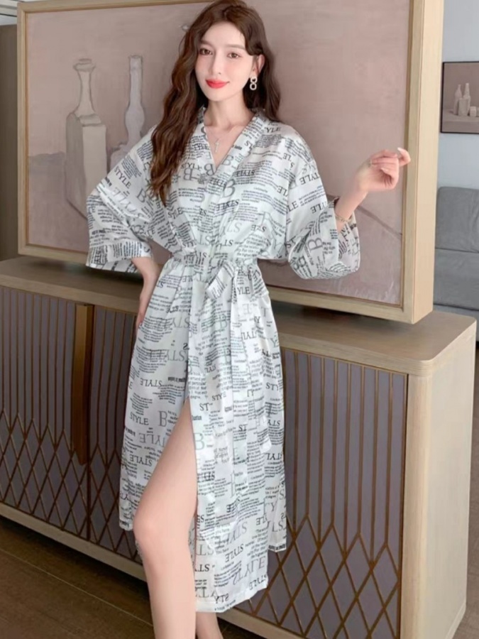 Ayollar uchun xalat-penyuar ART 72315 XL qora-oq