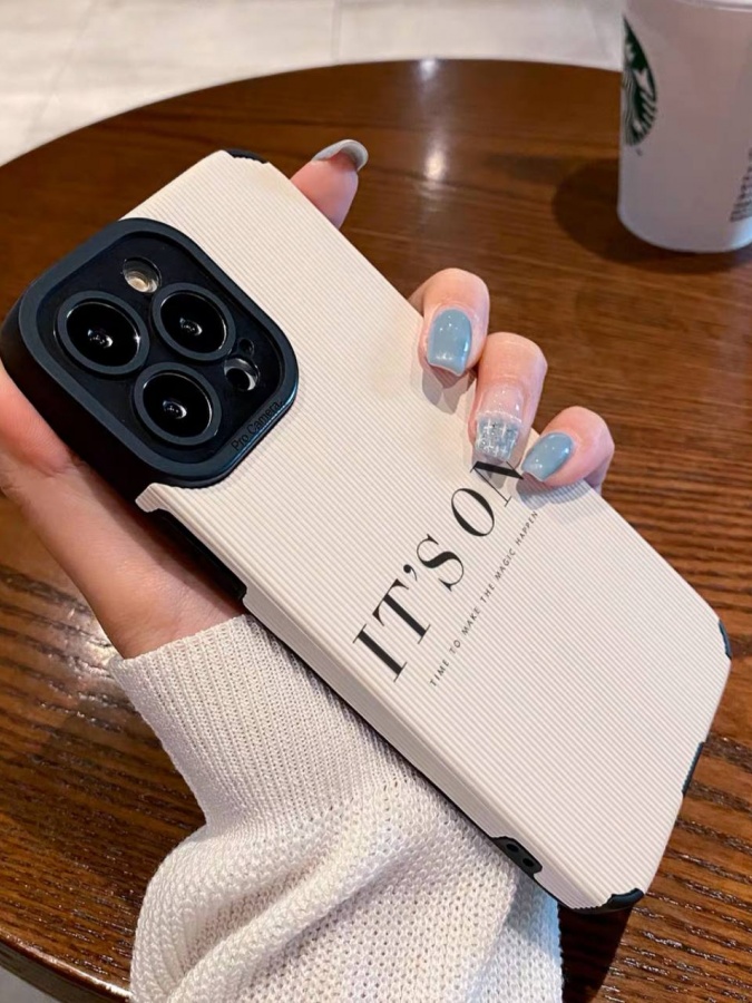 Чехол с разноцветными принтами для Iphone АРТ 45020200 iPhone 14 Pro Молочный