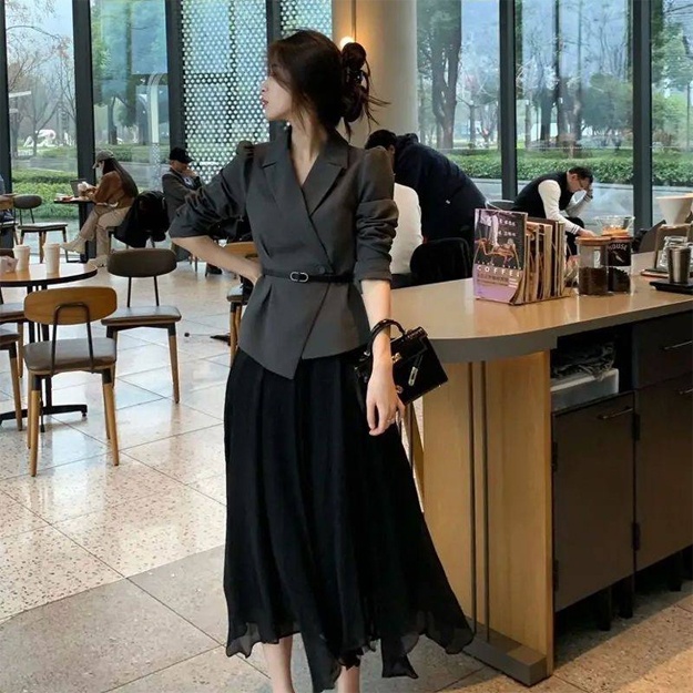 Ayollar uchun ofis libosi ART 84526 XL qora