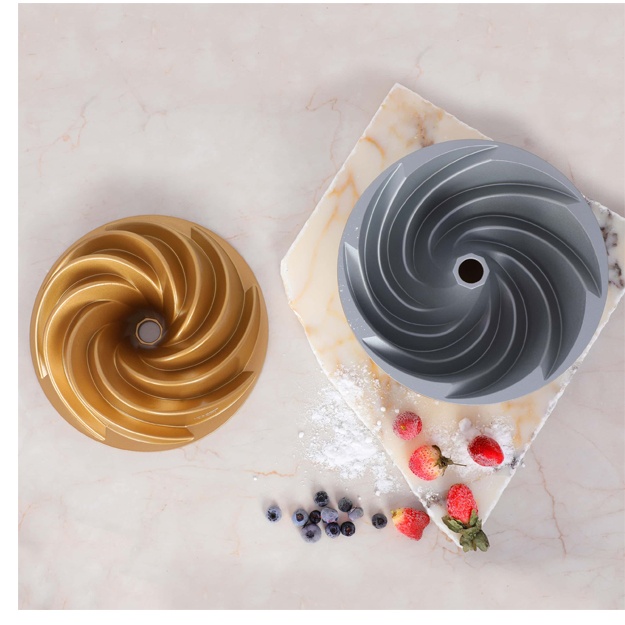 Men keksa qo‘shnimning oshxonasiga kirdim.