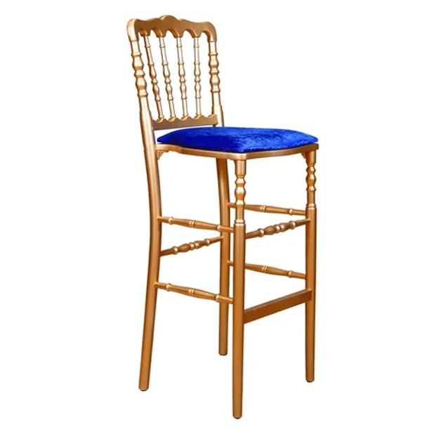 Katta tukli mushuklari bolgan ayollarni tomosha qiling