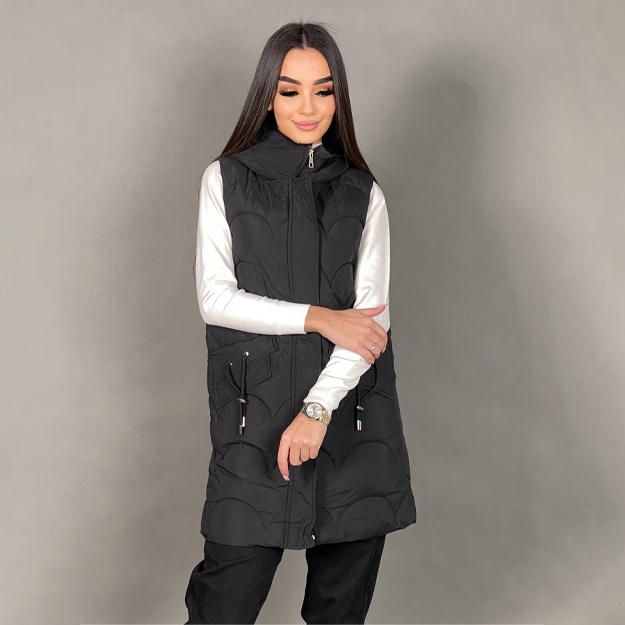 U uni devorga bosdi, etagini kotardi va pornoga kirdi. Mototsiklda ekstremal jinsiy aloqa