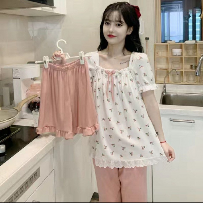 Pijamadagi yalangoch ayol surati Pijamadagi yalangoch ayol surati