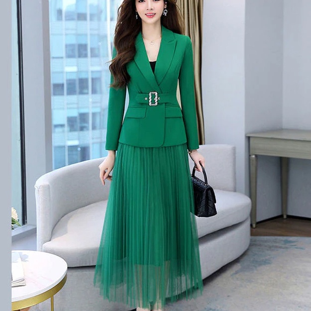 Taytdagi oyoqlarning yaqindan korinishi Jinsiy kiyimlar, ayollar terisi, lateks, yechmasdan sikish