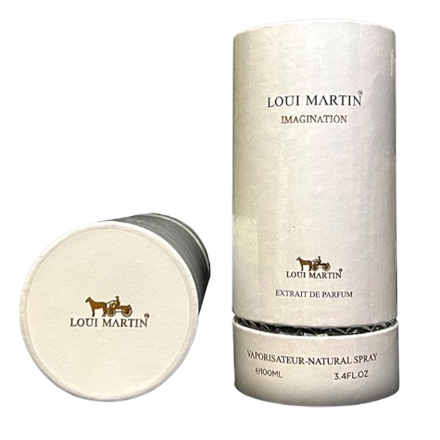 Avtobusda jinsiy olatni bilan ayolning kokraklarini paypaslaydi. Erkak va ayol erotik jinsiy aloqa porno