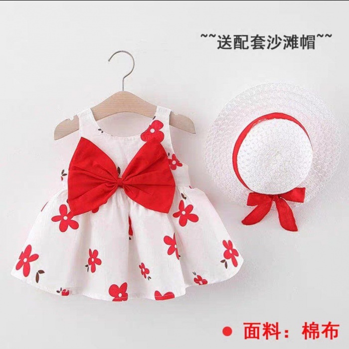 Tukli mushuklar bilan yalangoch qizlar bloglari U mushukiga olma tiqdi.