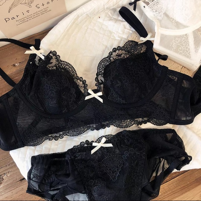 Mashhurlarning ichki kiyimlari porlaydi Mashhurlarning ichki kiyimlari porlaydi