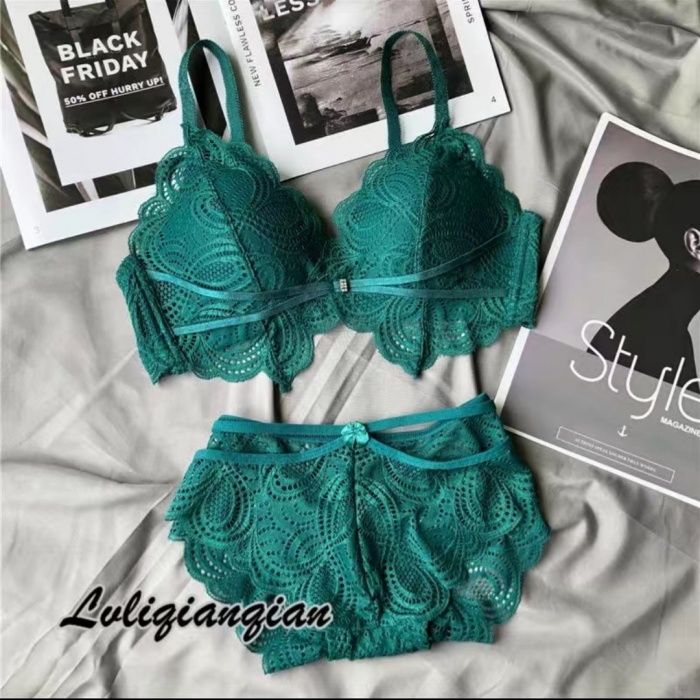 Bir loli ayol uzun fallusli qora tanli odam bilan uchrashish baxtiga muyassar boldi.