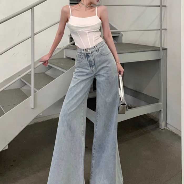 Lily Labeau bilan porno Blanka Estrada yalangoch porno