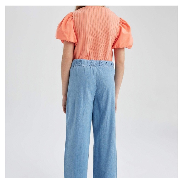 Kresloda yalangoch odam porno