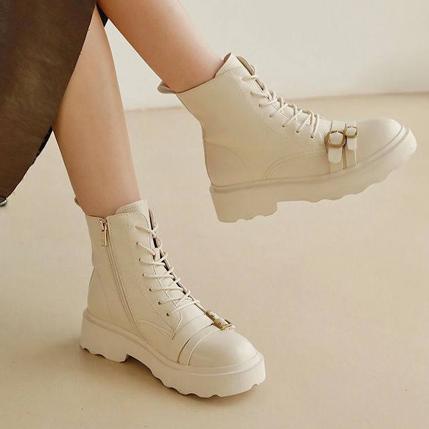 Yubkadagi oyoq fotosurati