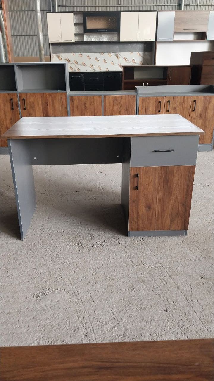 Erkaklar ayollarning oldida silkitib, jinni