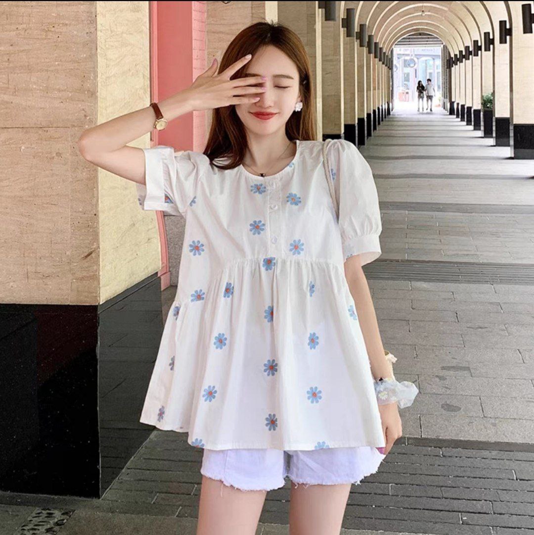 Tebranayotgan qizlarning onlayn porno videolari Xotin eri uchun belbog sotib oldi.