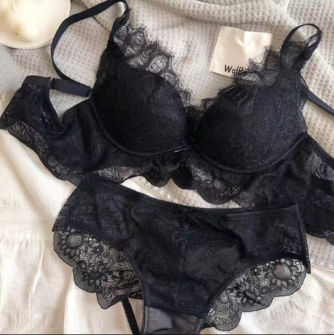 Yuliya Volkova yalangoch jinsiy aloqa Xolamni onanizm bilan shug‘ullanayotganda tutdim.