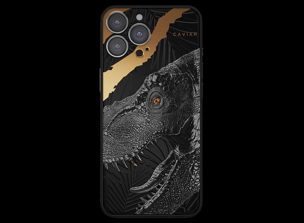 Версия iPhone 13 Pro из кости динозавра и с бриллиантами. Стоит столько же, сколько квартира